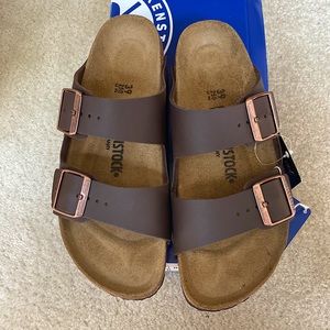 NWT brown leather Arizona Birkenstocks size 39 narrow